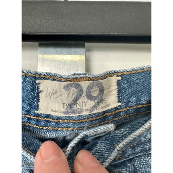 WE THE FREE 29 Straight Leg Jean Medium Blue Button Fly Shark Bite Hem Women D28 - Picture 3 of 7